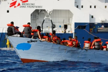 லிபியாவில் கவிழ்ந்த புலம்பெயர்ந்தோர் படகு