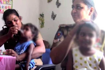 வீடொன்றில் இரு குழந்தைகளை கைவிட்டுச் சென்ற பெற்றோர்!