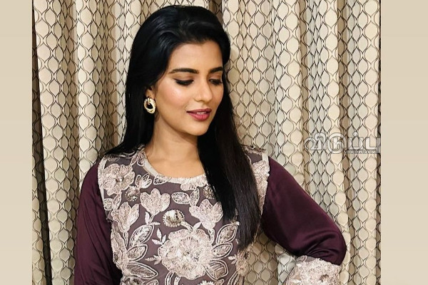 ஜாலி பண்றோம்.. அந்த இடத்துக்கு கூட்டிச்சென்று பாடாய் படுத்திய இயக்குனர்!! நடிகை ஐஸ்வர்யா ராஜேஷ்.. | Aishwarya Rajesh Complaint On Director Shooting ஜாலி பண்றோம்.. அந்த இடத்துக்கு கூட்டிச்சென்று பாடாய் படுத்திய இயக்குனர்!! நடிகை ஐஸ்வர்யா ராஜேஷ்.. | Aishwarya Rajesh Complaint On Director Shooting