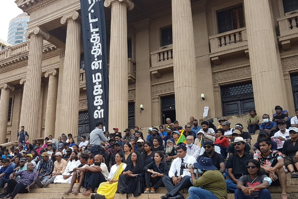 சிறிலங்காவின் அதிபர் செயலகத்திற்கு முன்னால் போராட்டம்: நாடாளுமன்ற அமர்வு நேரடி ஒலிபரப்பு - ஐபிசி தமிழ்