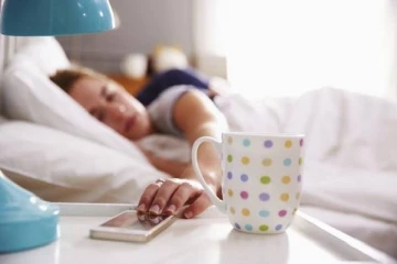 தூங்கி எழுந்ததுமே போன் பார்பவரா நீங்கள்? வரப்போகும் பெரிய ஆபத்து - நிபுணர்கள் ஷாக் தகவல்!