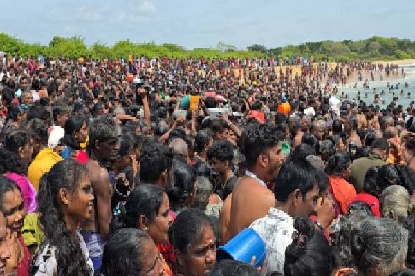 உகந்தை மலை முருகன் ஆலய ஆடி வேல் விழா தீர்த்தோற்சவம்! | Theerthotsavam At The Udagai Malai Murugan Temple