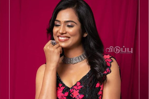 உடலை வலைத்து இப்படியொரு ரிஸ்க் எடுத்த ரம்யா பாண்டியன்!! ஷாக்காகும் ரசிகர்கள்.. | Ramya Pandian Post Yoga Video Viral