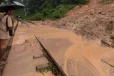 දුම්රිය ධාවනය යථා තත්ත්වයට පත්වී දින කිහිපයයි - කඩිගමුවේ යළිත් පස් කන්දක් නායයයි
