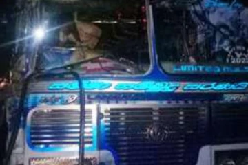 13 දෙනෙක් රෝහලට යවන්නට තරම් වූ මන්දමානසික කාන්තාවගේ ක්‍රියාව...