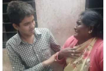 காணாமல் போன மகன் - 6 வருடங்களாக தேடி கண்ணீரோடு அலைந்த தாய் - அடையாளம் காட்டிய ஆதார்கார்டு - நெகிழ்ச்சி சம்பவம்