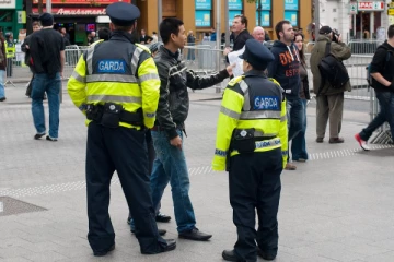 வீட்டில் தனியாக இருந்த இளம்பெண்ணிற்கு நேர்ந்த கதி!
