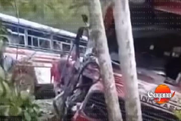 බස් දෙකක් ගැටී දරුණු අනතුරක්