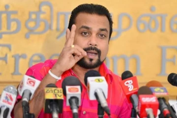 மகிந்த தரப்புடன் இணையுமாறு இரு அரசியல்வாதிகளுக்கு அழைப்பு