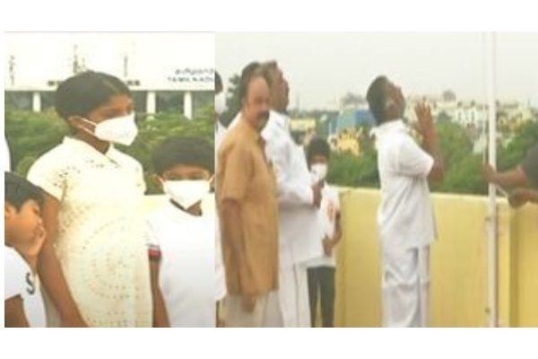 பேரக் குழந்தைகளுடன் 75வது சுதந்திர தின விழாவை கொண்டாடிய ஓ.பன்னீர்செல்வம்...! - தமிழ்நாடு