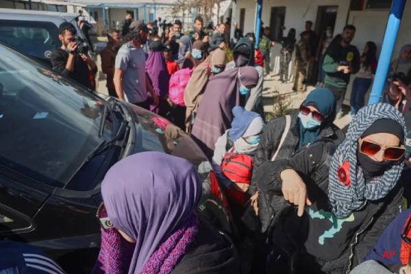 சிரியா முகாமில் இருந்து நாடு திரும்ப முயற்சிக்கும் அவுஸ்திரேலியர்கள்: தகவல்களை மறுத்த அரசாங்கம் | Families Syrian Camp Australia Rejects