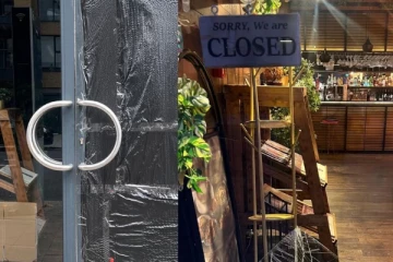 இந்திய வம்சாவளியினரின் பிரபல ஓட்டலில் நடந்தேறிய அதிர்ச்சி சம்பவம்