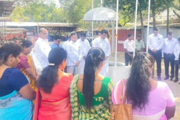 அரைக் கம்பத்தில் பறக்க விடப்பட்ட யாழ் மாநகர சபை கொடி | Jaffna Municipal Council Flag Flown At Half Mast