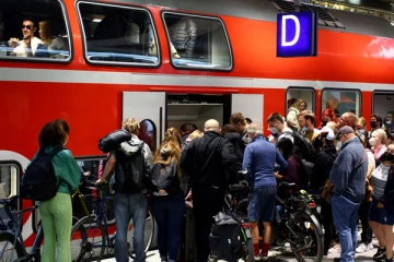 ஜேர்மனி வேலைநிறுத்தம்: ரயில், விமான சேவைகள் பாதிப்பு