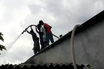 யாழில் திடீரென தீப்பிடித்து எரிந்த வீடு; பெறுமதியான பொருட்கள் நாசம்