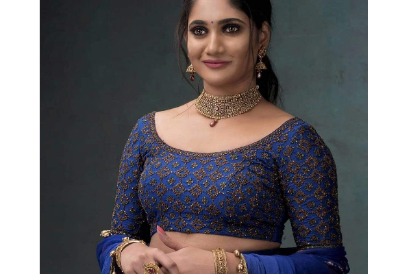 சேலையில் கவர்ச்சி காட்டிய லாஸ்லியா! வைரலாகும் புகைப்படங்கள் | Losliya In Saree Photos Goes Viral