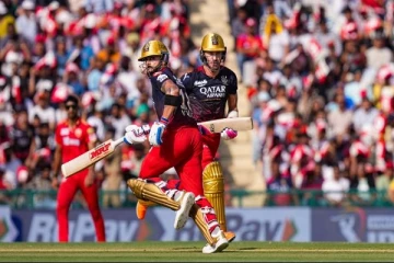 அதிரடியாக ஆடிய டூ பிளசிஸ், கோலி அரைசதம்: பஞ்சாப் அணிக்கு 175 ஓட்டங்கள் இலக்கு