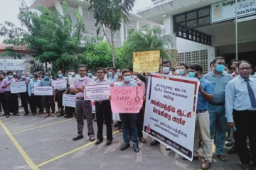 யாழ்.போதனா வைத்தியசாலையில் கவனயீர்ப்பு போராட்டம் முன்னெடுப்பு (Photos)