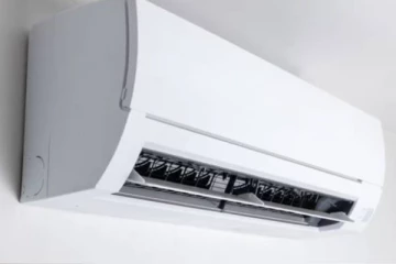 மழை பெய்யும் போது AC பயன்படுத்தலாமா? அப்படி பயன்படுத்தினால் பாதிப்பு ஏற்படுமா?