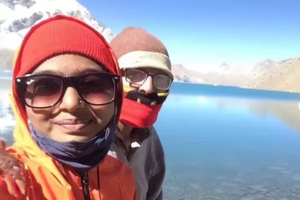 பனியில் புதைந்திருந்த இந்திய சுற்றுலா பயணிகள்: நேபாளத்தில் சடலமாக மீட்கப்பட்ட தந்தை, மகள் | Indian Tourists Bodies Buried Under Snow In Nepal