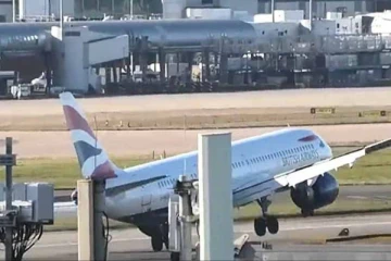 லண்டனில் நூலிழையில் விபத்தில் இருந்து தப்பிய பிரித்தானிய விமானம்! வைரல் வீடியோ