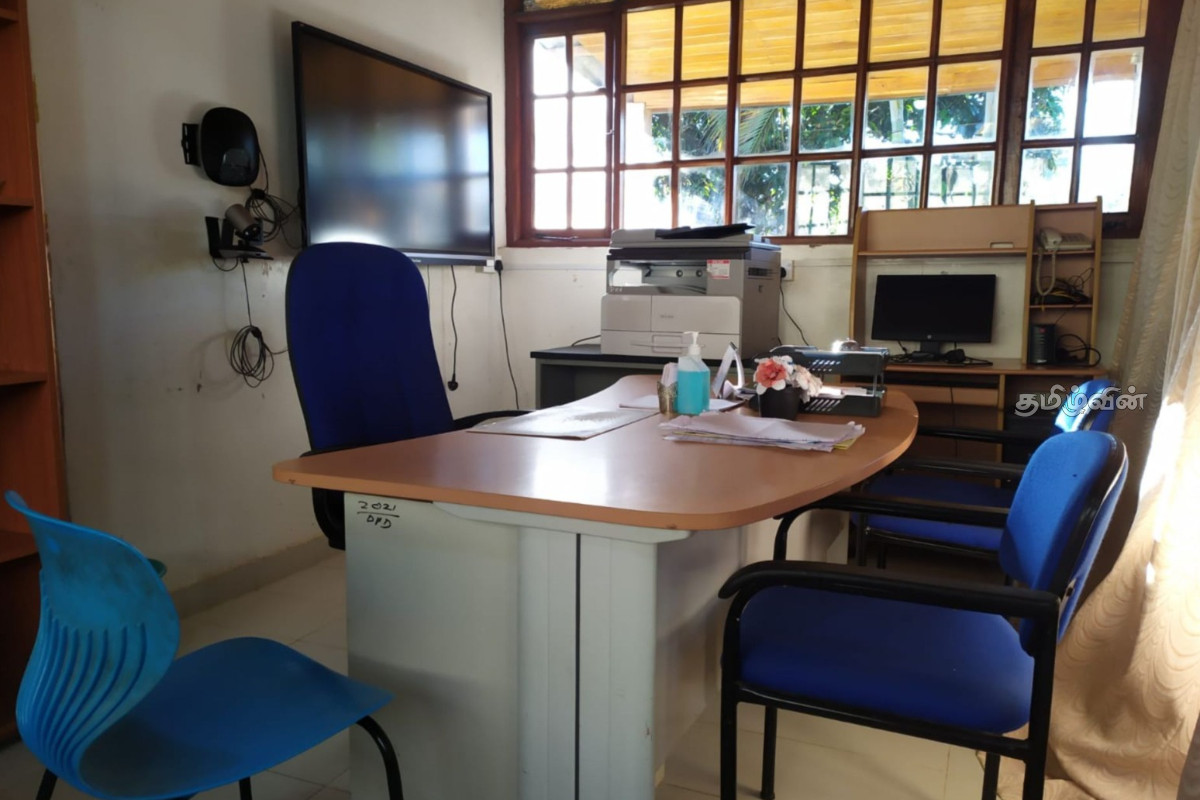 நாடளாவிய ரீதியில் வைத்தியர்கள் வேலை நிறுத்தப் போராட்டம்: அவதியுறும் மலையக மக்கள் | Doctors Go On Strike Islandwide