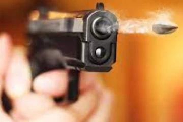 පාසලක් අසල වෙඩි තැබීමක් - පුද්ගලයෙක් තුවාල ලබයි..