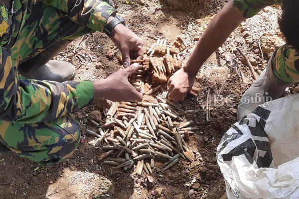 யாழில் அதிரடி படையினர் மீட்ட பெருந்தொகை வெடிபொருட்கள் | Bullets Recovered In Jaffna