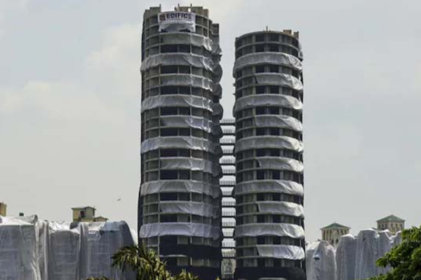 வெறும் 9 நொடியில் தரைமட்டமான இரட்டைக் கோபுரம்! 300 கோடியாம் | Super Tech Noida Twin Towers Razed