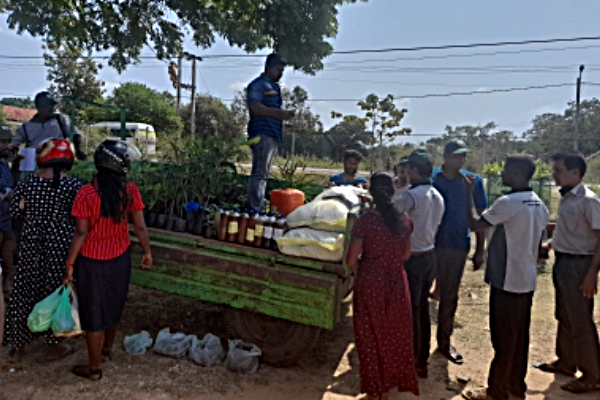 உணவு பஞ்சத்திலிருந்து மீண்டெழுவோம்: ஒட்டுசுட்டானில் விழிப்புணர்வு பிரச்சாரம்(Photo) | Recovering From Food Famine