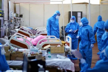 இலங்கையில் மீண்டும் உச்சம் தொட்ட கோவிட் தொற்றாளர்களின் எண்ணிக்கை