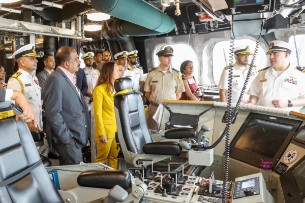 கொழும்பு துறைமுகத்தை வந்தடைந்த அமெரிக்க கப்பல் | American Ship Arrives At Colombo Port