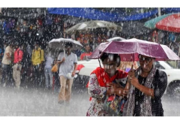 தமிழகத்தில் இந்த 7 மாவட்டங்களில் இன்று வெளுத்து வாங்கப்போகும் கனமழை - வானிலை ஆய்வு மையம் எச்சரிக்கை