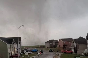 அமெரிக்க மாகாணம் ஒன்றை தாக்கிய சூறாவளி புயல்! 6 பேருக்கு நேர்ந்த சோகம்