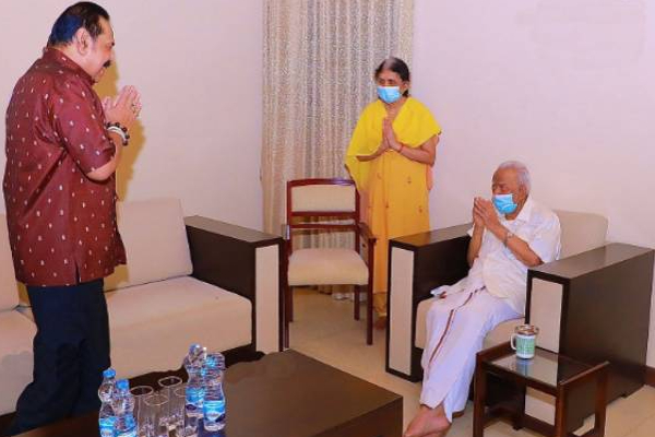 சம்பந்தனை திடீரென சந்தித்த மஹிந்த ராஜபக்ஷ (Photos) | Mahinda Rajapaksa Suddenly Met R Sambanthan