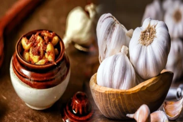 வயிற்றுப்புண்ணை குணமாக்கும் பூண்டு ஊறுகாய்! இப்படி செய்தால் சுவை பிரமாதம்