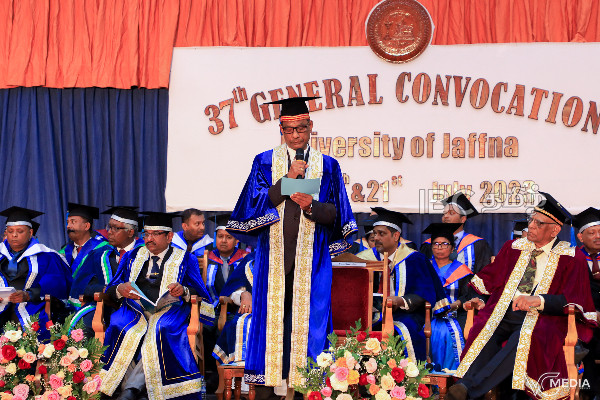 யாழ்.பல்கலைக்கழக பட்டமளிப்பு விழாவில் நெஞ்சை நெகிழ வைத்த தருணம் | 37Th General Convocation University Of Jaffna