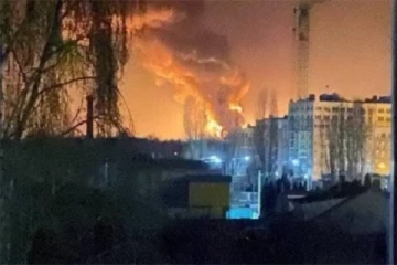 உக்ரைன் தலைநகரில் பெரும் தீப்பிழம்பு: உக்கிரமடையும் மோதல் - செய்திகளின் தொகுப்பு