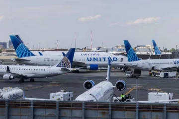 அமெரிக்காவின் விமானப் போக்குவரத்து இன்னும் சில தினங்களில் ஸ்தம்பிக்கும்... வெளிவரும் பின்னணி