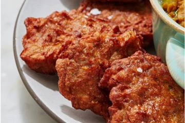 ரிச் ஓட்டல் சுவையில் வெங்காய பஜ்ஜி செய்யனுமா? இந்த 4 பொருட்கள் இருந்தாலே போதும்!