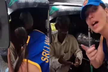 நாட்டுக்கு சுற்றுலா வந்த வெளிநாட்டு யுவதியின் செயலால் கண்ணீர் விட்ட முதியவர்!