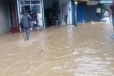 கண்டி நகரில் பெருக்கெடுத்து ஓடும் வெள்ளம்; மக்கள் அவதி
