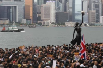 சீனாவின் செயலால் சொந்த நாட்டை விட்டு பிரித்தானியாவுக்கும் ஓடி வரும் மக்கள்! பரிதாப பின்னணி