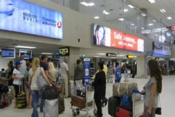 கட்டுநாயக்க விமான நிலையத்தில் வந்திறங்கிய பெண் கைது