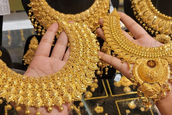 இலங்கையில் மீண்டும் எகிறிய தங்கத்தின் விலை! | The Price Of Gold Increased Again In Sri Lanka