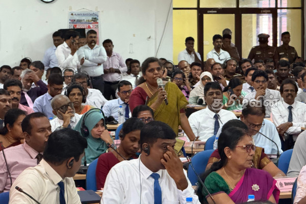 மட்டக்களப்பு மாவட்ட அபிவிருத்தி குழுக் கூட்டத்திற்கு ஊடகவியலாளர்களுககு அனுமதி மறுப்பு | Journalists Denied To Batticaloa Committee Meeting