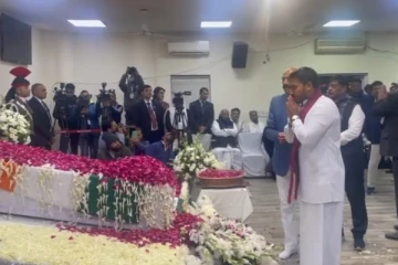 மன்மோகன் சிங்கின் உடலுக்கு நாமல் ராஜபக்ஷ அஞ்சலி