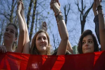 அமெரிக்காவில் பெண்கள் புதுமையான போராட்டம்!