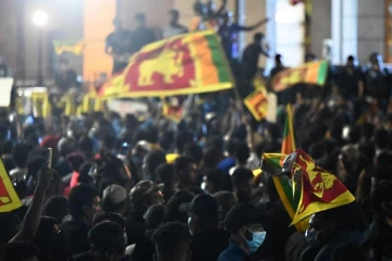 இலங்கை பொருளாதார நெருக்கடியில் சிக்கியது எப்படி (Video)