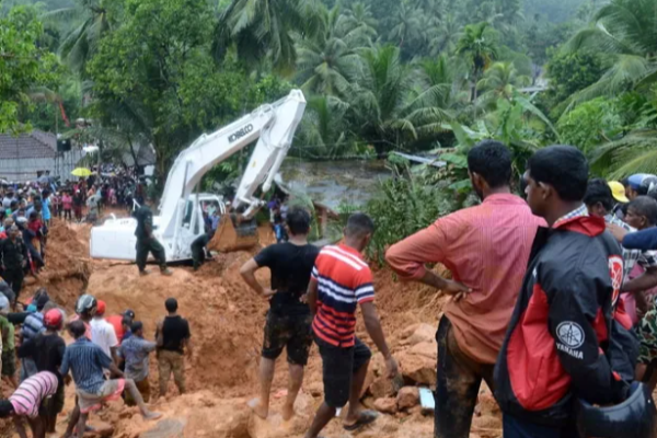 மண்சரிவு அபாயம்; பதுளை வைத்தியசாலைக்கு பூட்டு | Landslide Risk Badulla Hospital Closed மண்சரிவு அபாயம்; பதுளை வைத்தியசாலைக்கு பூட்டு | Landslide Risk Badulla Hospital Closed